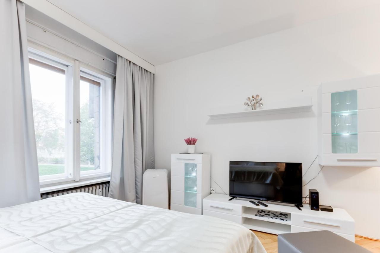 Exclusive Riverside Apartment In The Heart Of Praha Bagian luar foto