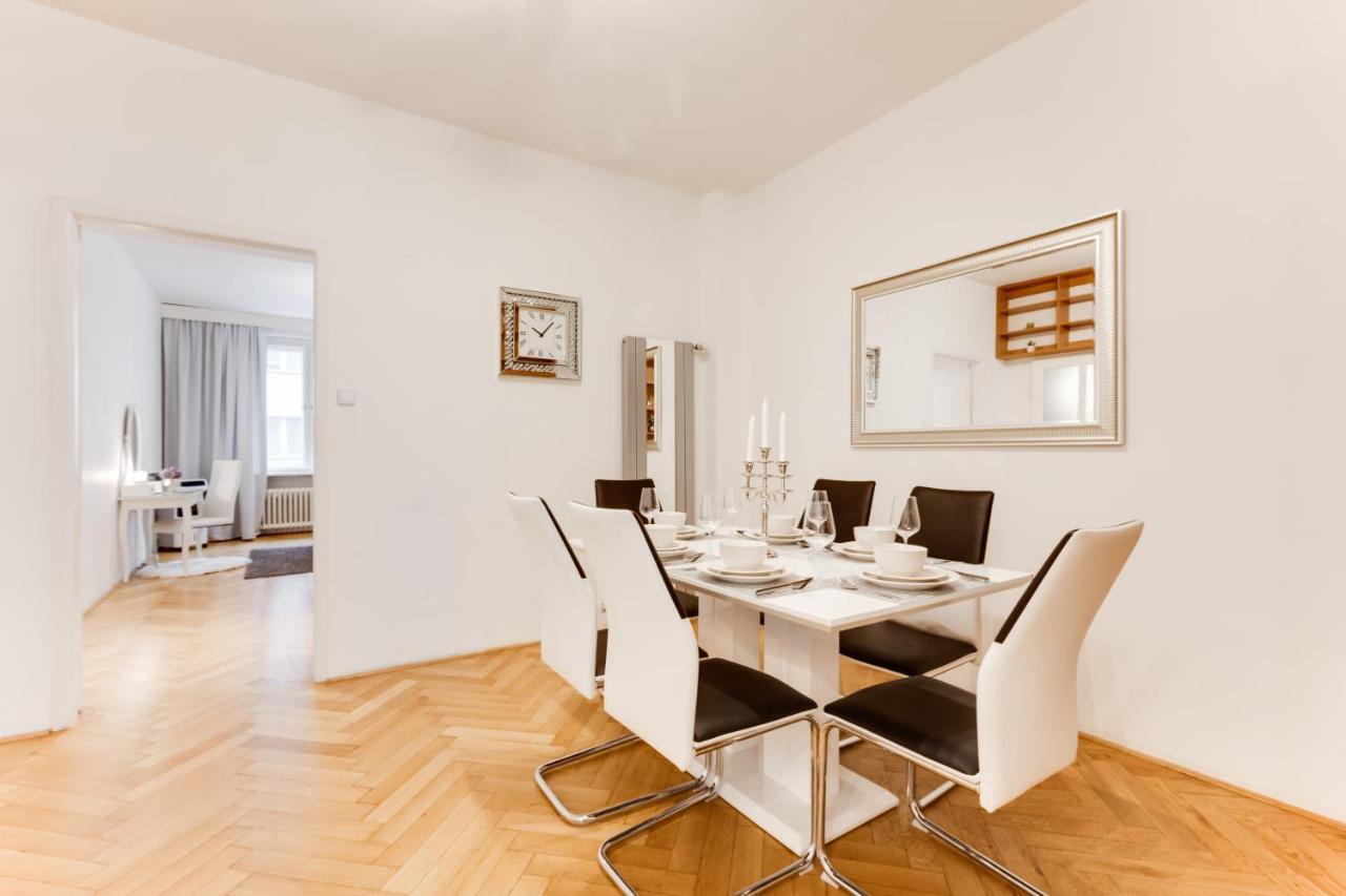 Exclusive Riverside Apartment In The Heart Of Praha Bagian luar foto
