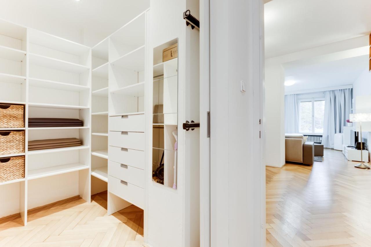 Exclusive Riverside Apartment In The Heart Of Praha Bagian luar foto