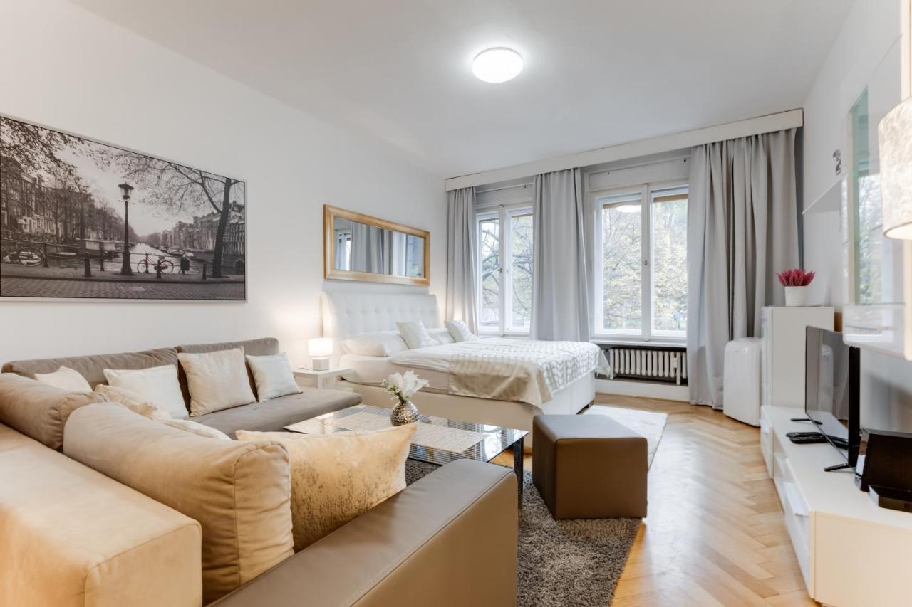 Exclusive Riverside Apartment In The Heart Of Praha Bagian luar foto