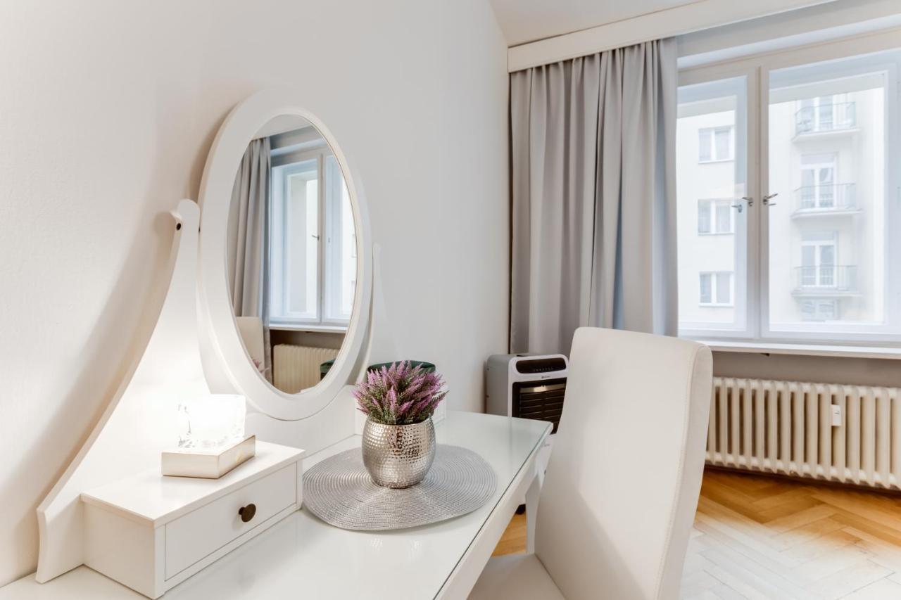 Exclusive Riverside Apartment In The Heart Of Praha Bagian luar foto