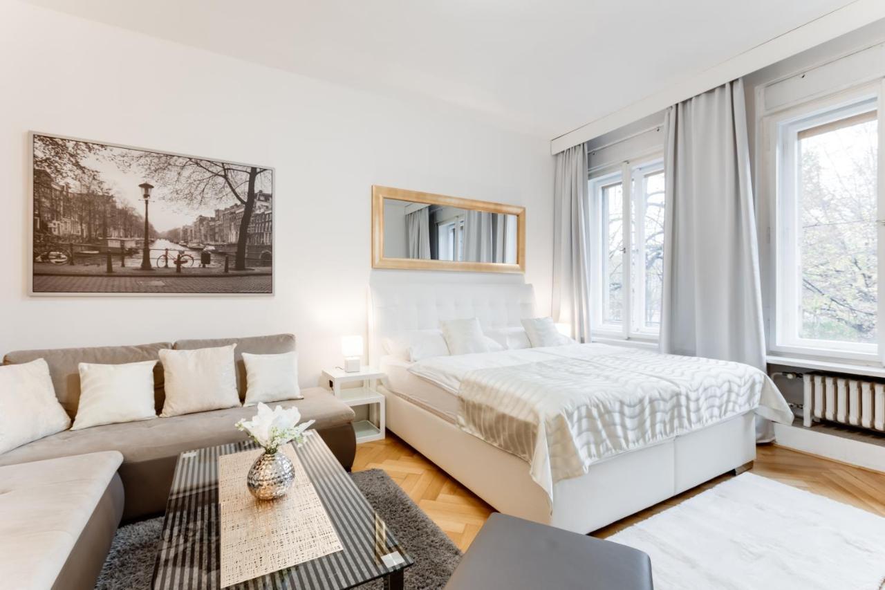 Exclusive Riverside Apartment In The Heart Of Praha Bagian luar foto