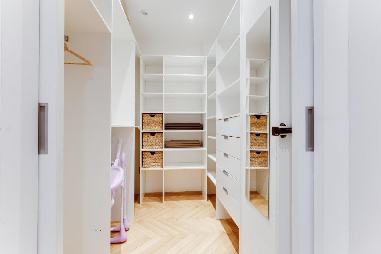 Exclusive Riverside Apartment In The Heart Of Praha Bagian luar foto