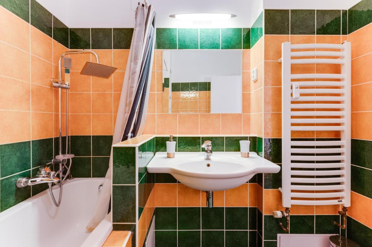 Exclusive Riverside Apartment In The Heart Of Praha Bagian luar foto