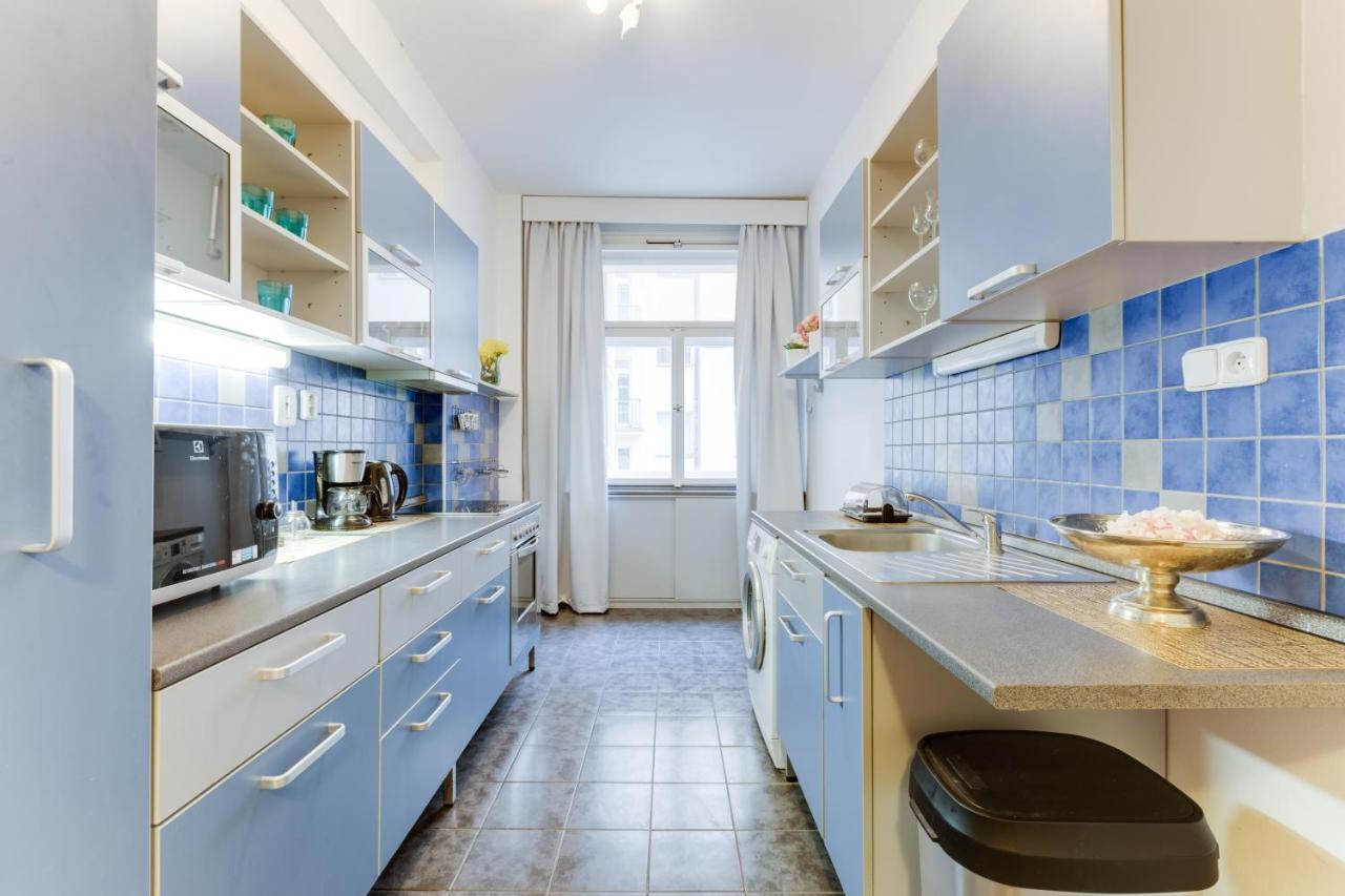 Exclusive Riverside Apartment In The Heart Of Praha Bagian luar foto