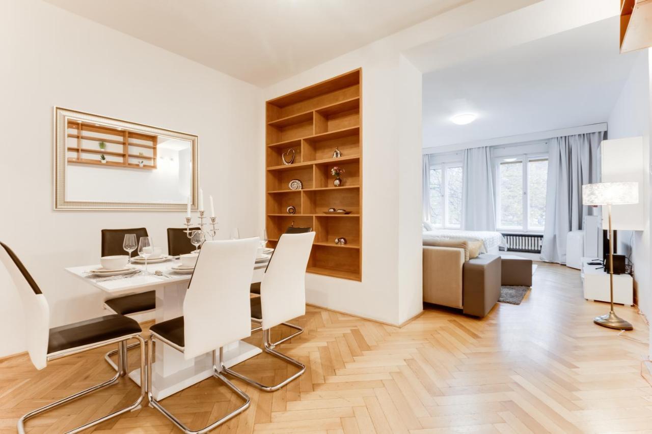 Exclusive Riverside Apartment In The Heart Of Praha Bagian luar foto