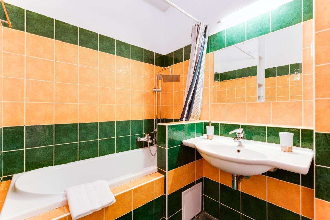 Exclusive Riverside Apartment In The Heart Of Praha Bagian luar foto